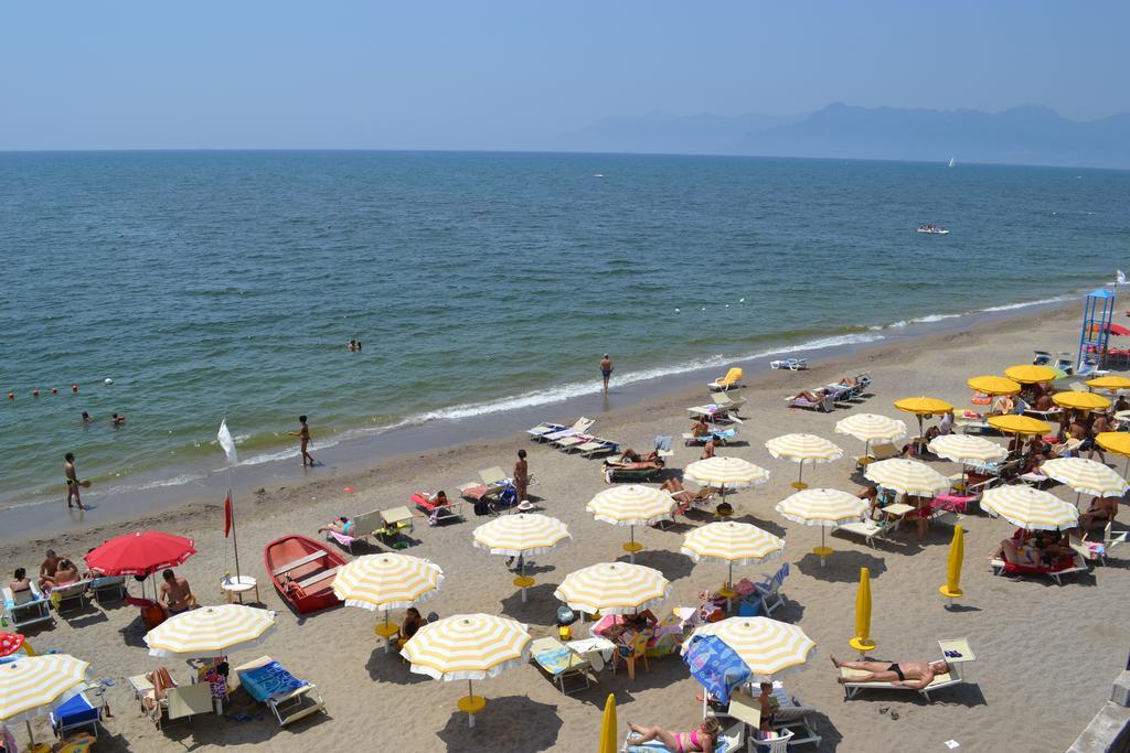 Casa Vacanze Dei Navigatori On The Sea Pontecagnano Faiano Buitenkant foto