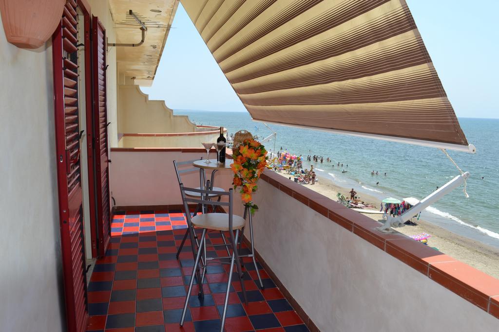 Casa Vacanze Dei Navigatori On The Sea Pontecagnano Faiano Buitenkant foto